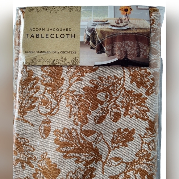 Newbridge Thanksgiving Fall Acorn and Leaf Print 70 inch  Oeko-Tex Acorn Jacquard Multi Print RoundTablecloth 70\
